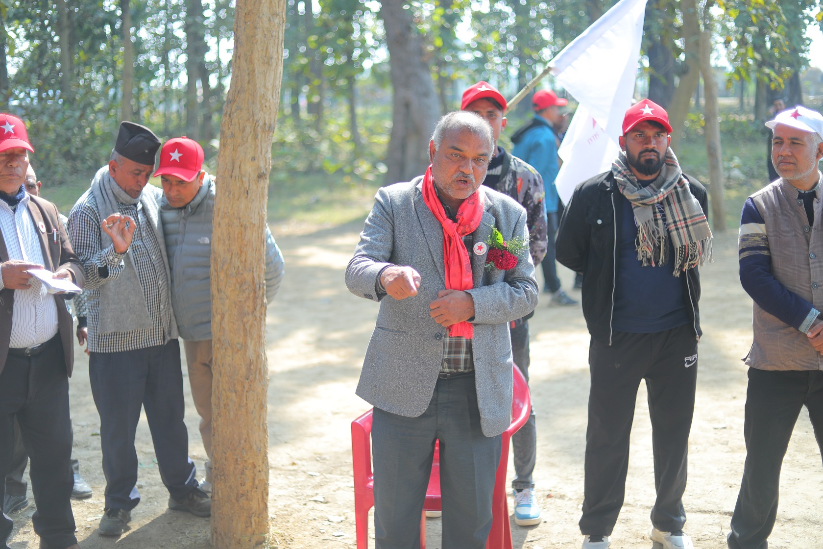 नेपाली कम्युनिष्ट पार्टीका उमेद्वार मोहमद वकिल मुसलमान गाउँ गाउँमा