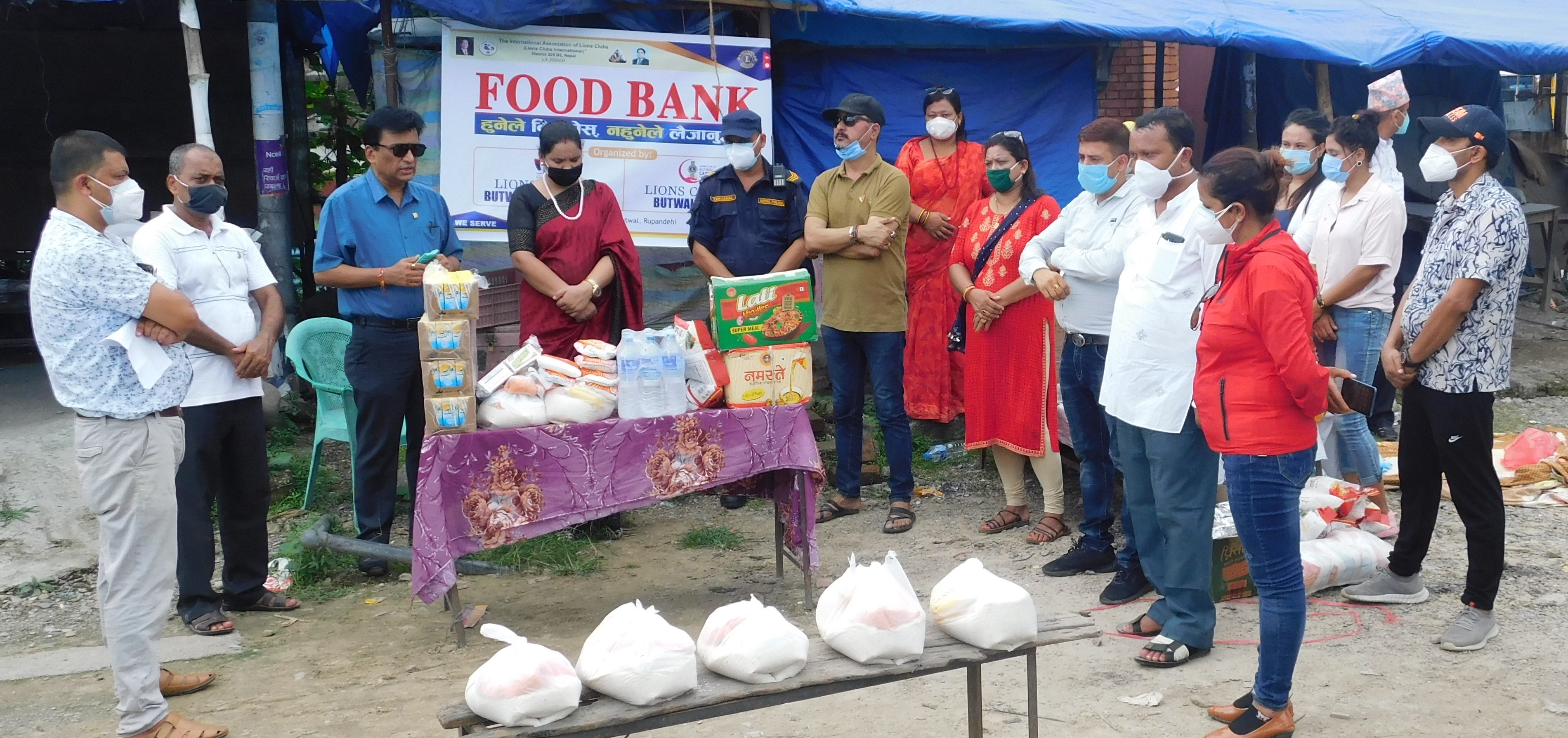 लायन्स क्लव अफ क्यापिटल र बुद्धभुमीद्धारा फूड बैंक मार्फत २ सय बढीलाई खाद्यान्य वितरण