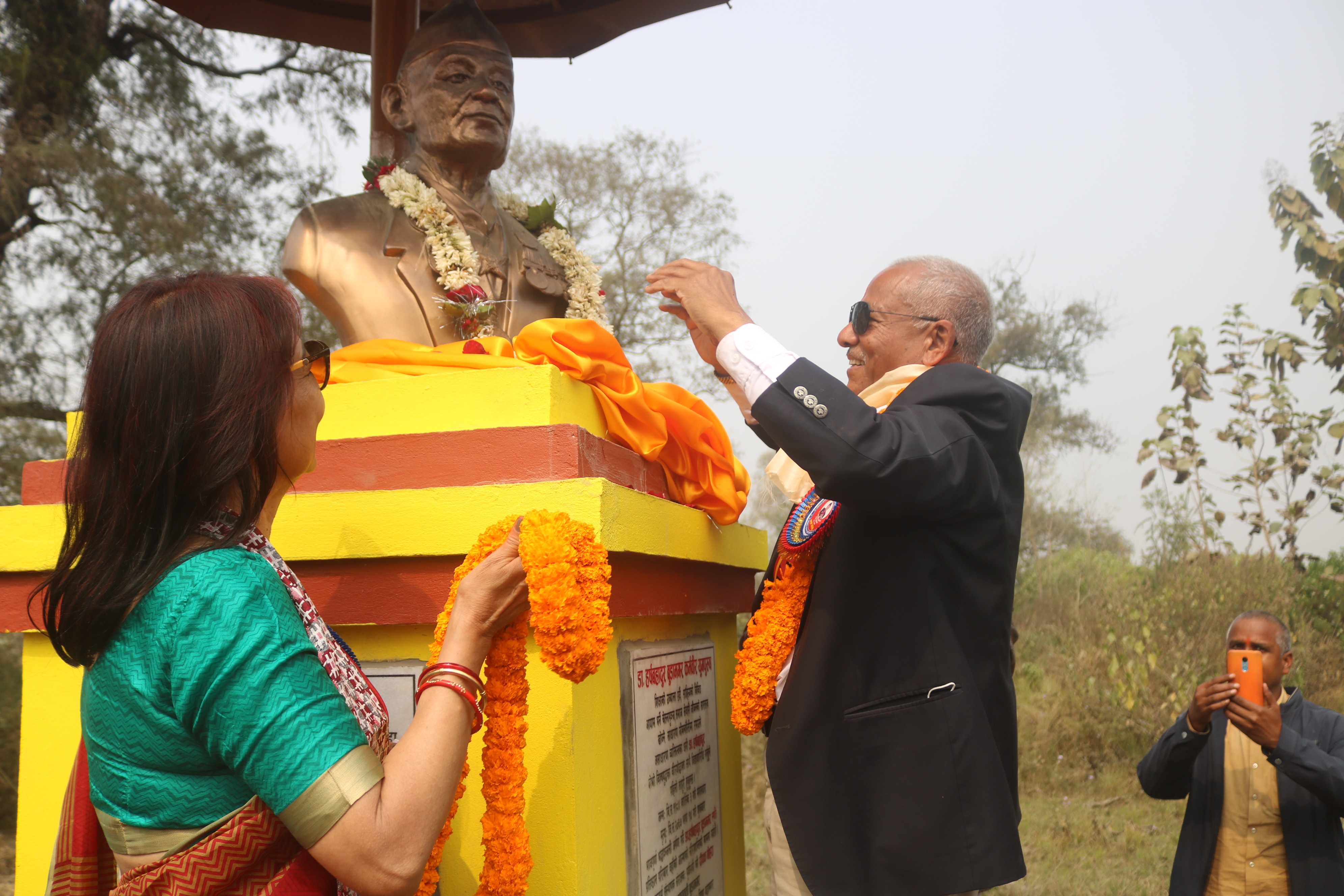 डा. हर्षबहादुर बुडामगरको अर्धकद शालिक अनावरण