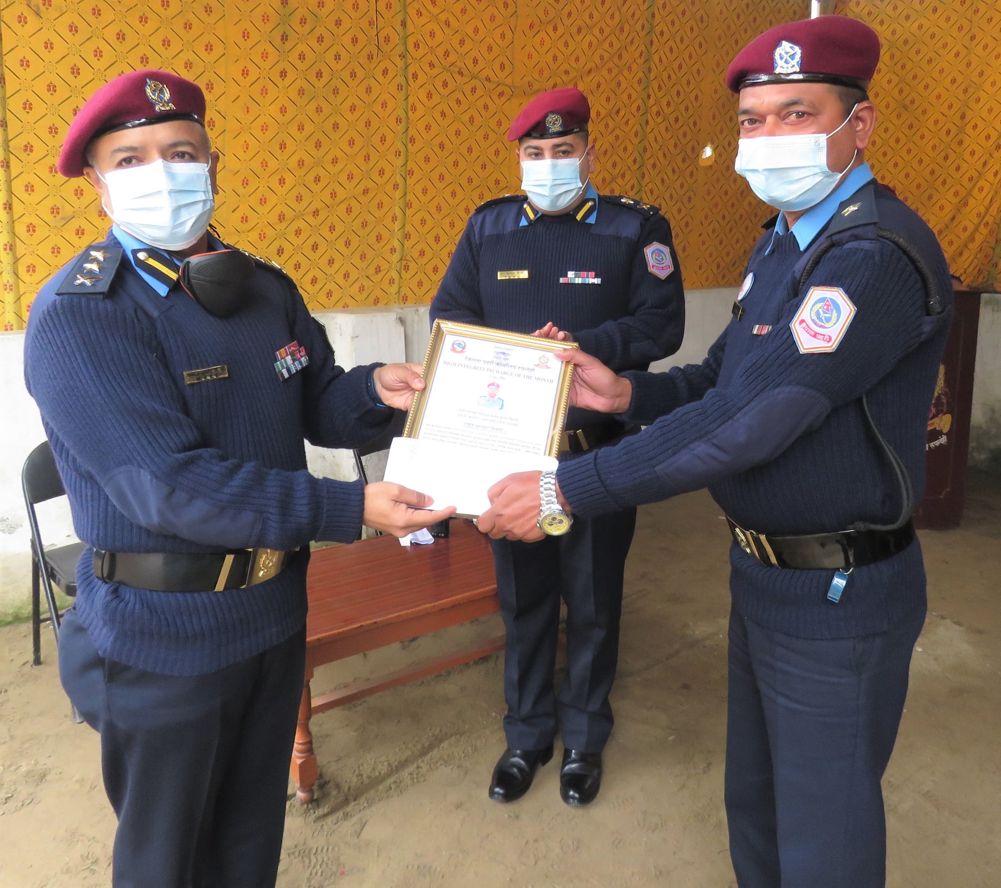 रुपन्देहीका तिन प्रहरीहरु उच्च निस्ठावान प्रहरी अवार्डबाट सम्मानित