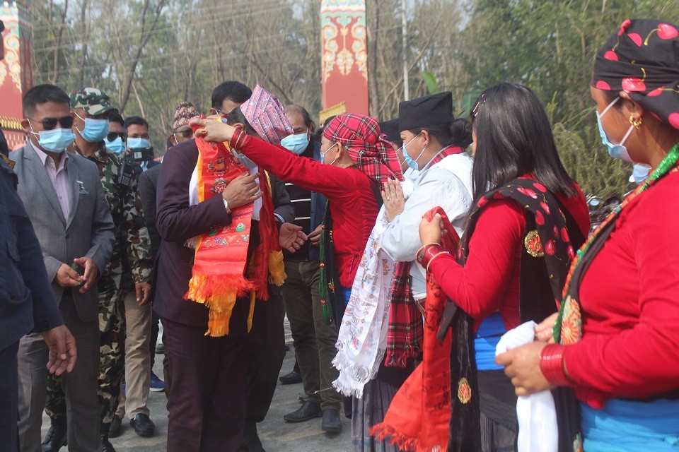 लुम्बिनी प्रदेशका मुख्यमन्त्री के.सी.द्वारा कञ्चनको गुम्वाको अवलोकन भ्रमण