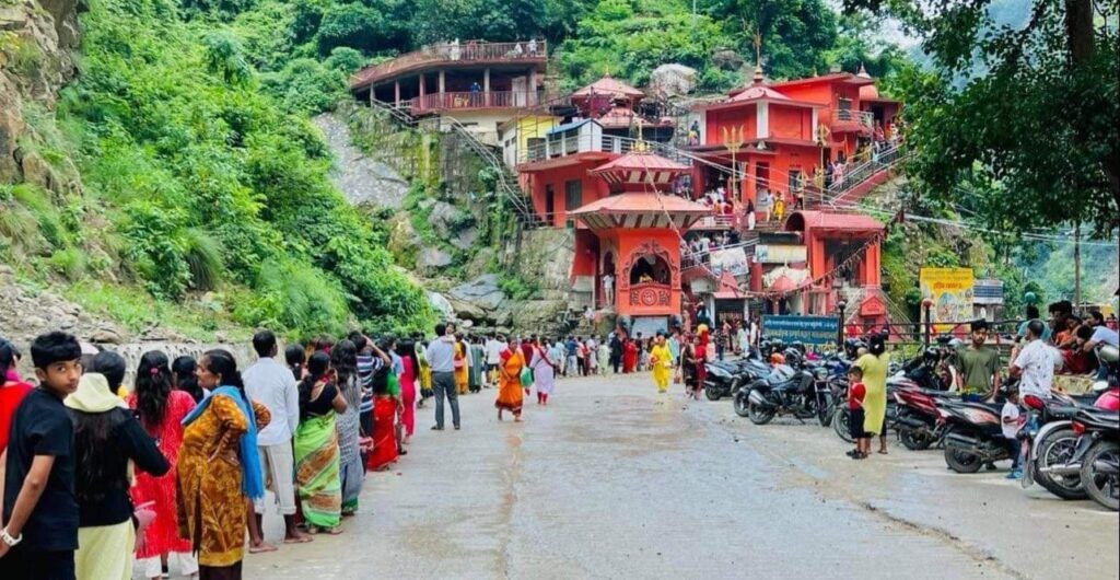 आज साउने सोमबार, शिवालयहरुमा भक्तजनको भिड