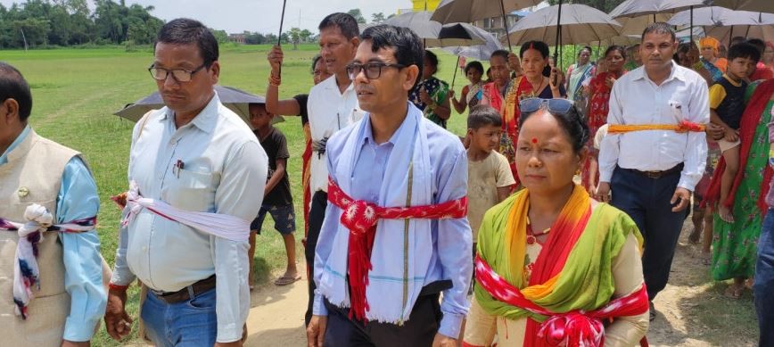 पश्चिम नवलपरासीमा किसानले जनप्रतिनिधिलाई बाँधेर मन्दिर पुर्याए !