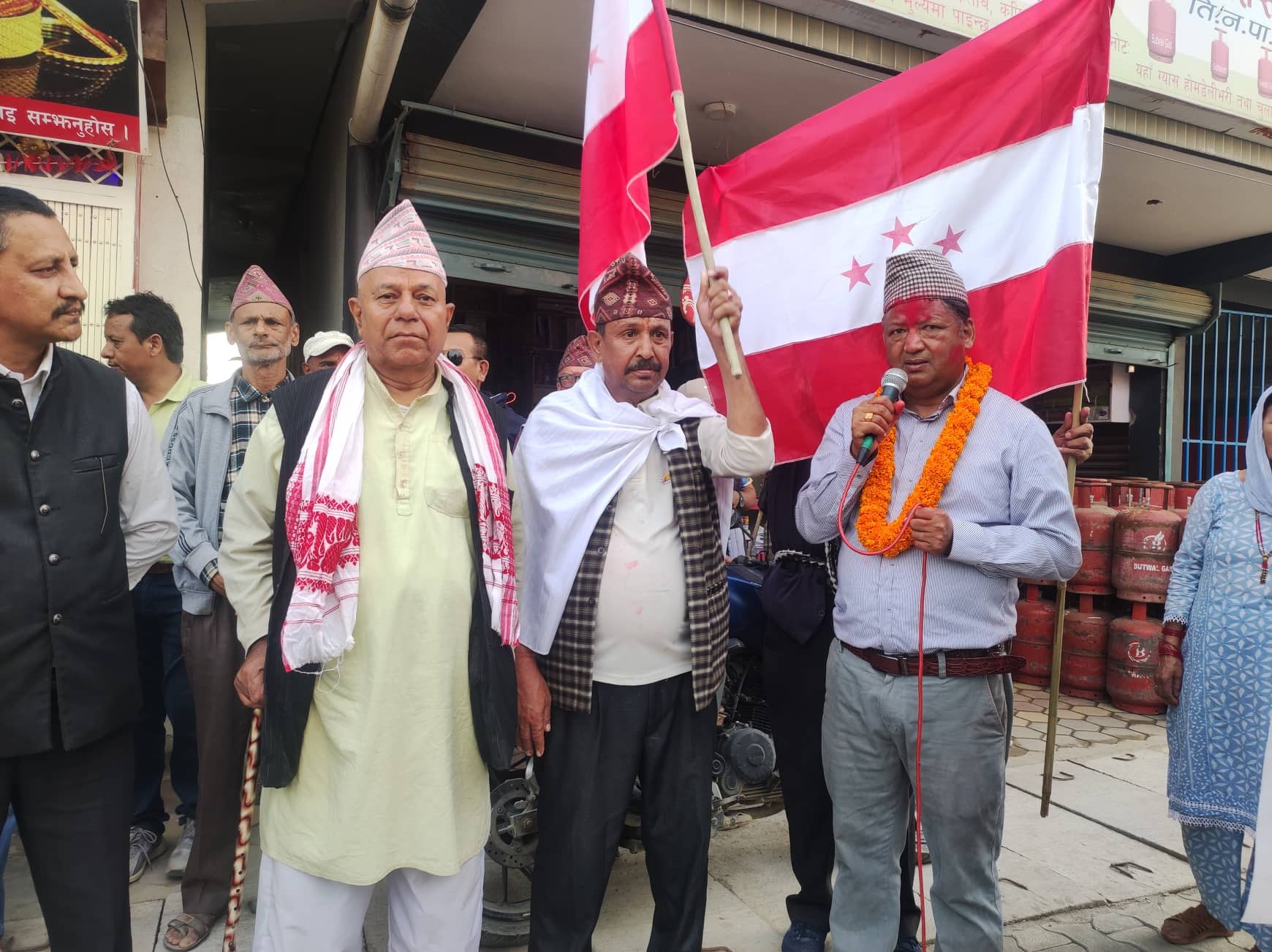 सत्ता गठबन्धन दलले घरदैलो अभियानलाई दिए तिब्रता, उम्मेदवारलाई घरघरमै स्वागत