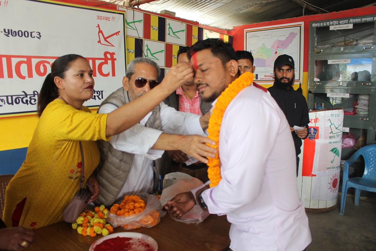 मायादेवी वडा नं. ८ का अध्यक्ष पदका उम्मेदवार राप्रपामा प्रवेश