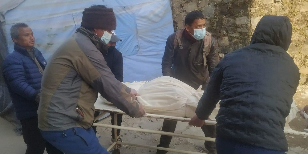 काभ्रे दुर्घटना : एकै परिवारका ८ जनाको सामूहिक अन्त्येष्टि