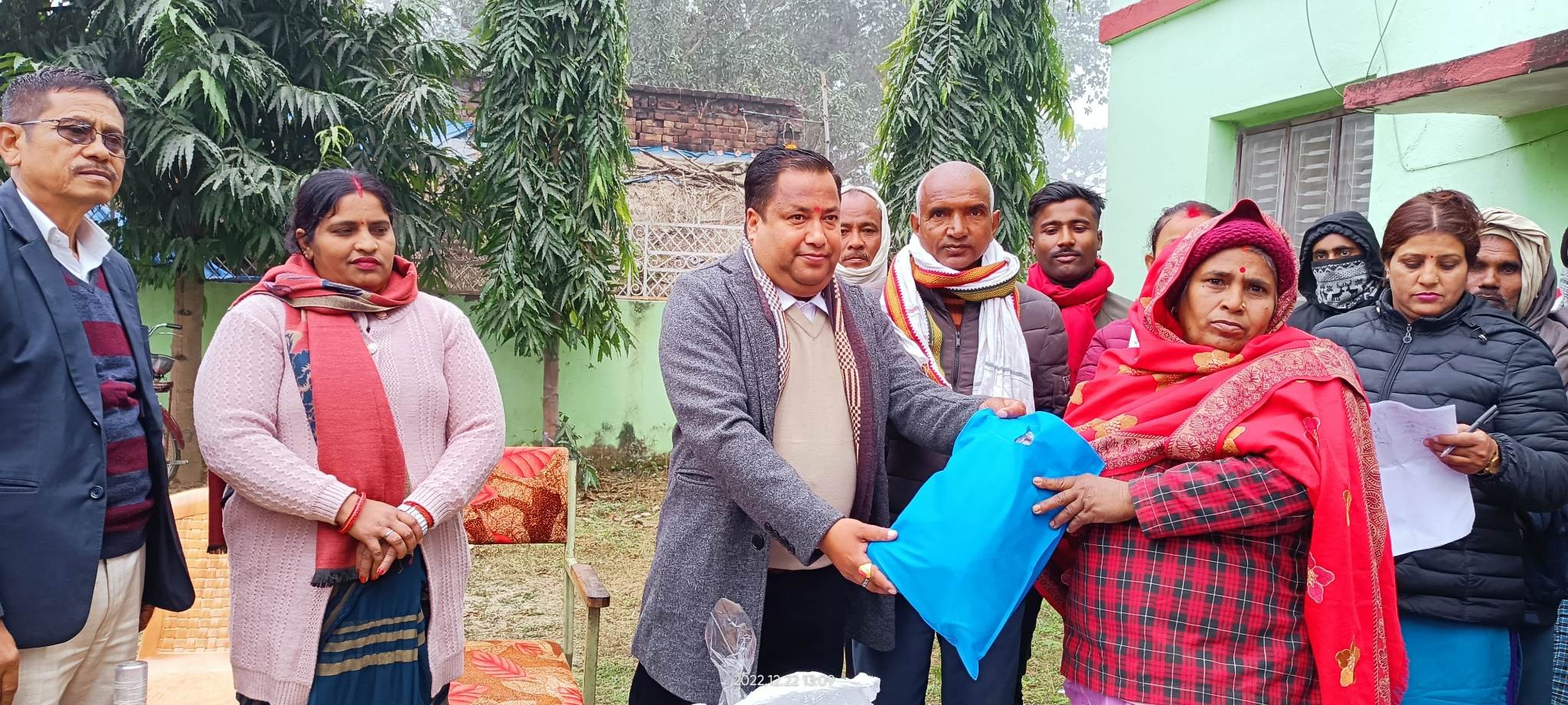 गैडहवा गाउँपालिकामा न्यानो कपडा वितरण तथा पोषण कार्यक्रम