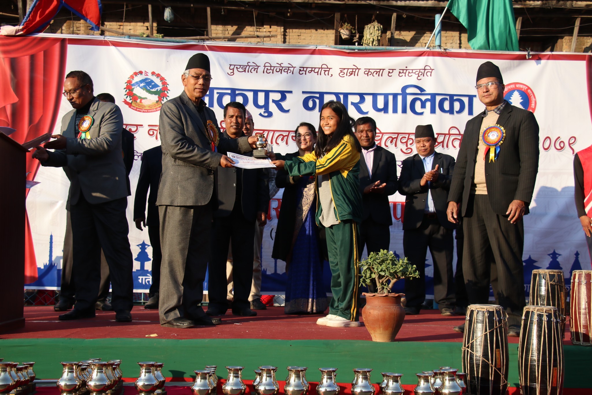 नगरब्यापी विद्यालयस्तरीय खेलकुद प्रतियोगिताको पुरस्कार वितरण,देशभक्त नागरिक तयार गर्ने