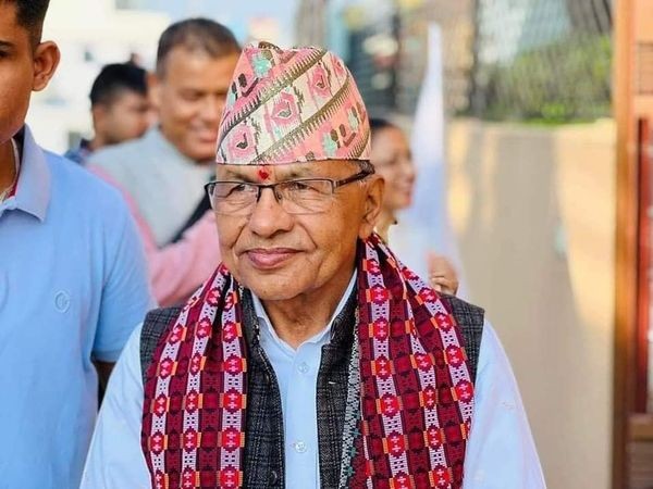 मुलुकको अस्थिरताबाट फाइदा लिनेहरुबिरुद्ध कलम चलाउन मुख्यमन्त्री गिरीको आग्रह