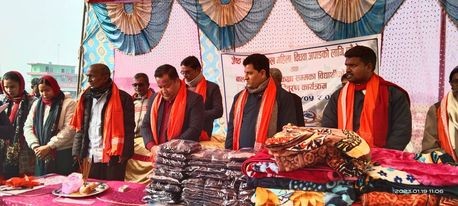 गैडहवा गाउपालिका वडा नं. ३ ले वितरण गर्यो न्यानो कपडा