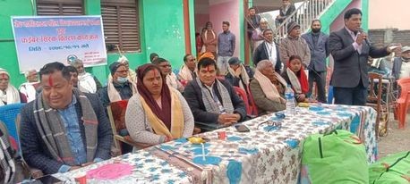 गैंडहवा वार्ड न ५ का जेष्ठ नागरिक एकल महिला अपांगहरुलाइ न्यानो कपडा वितरण