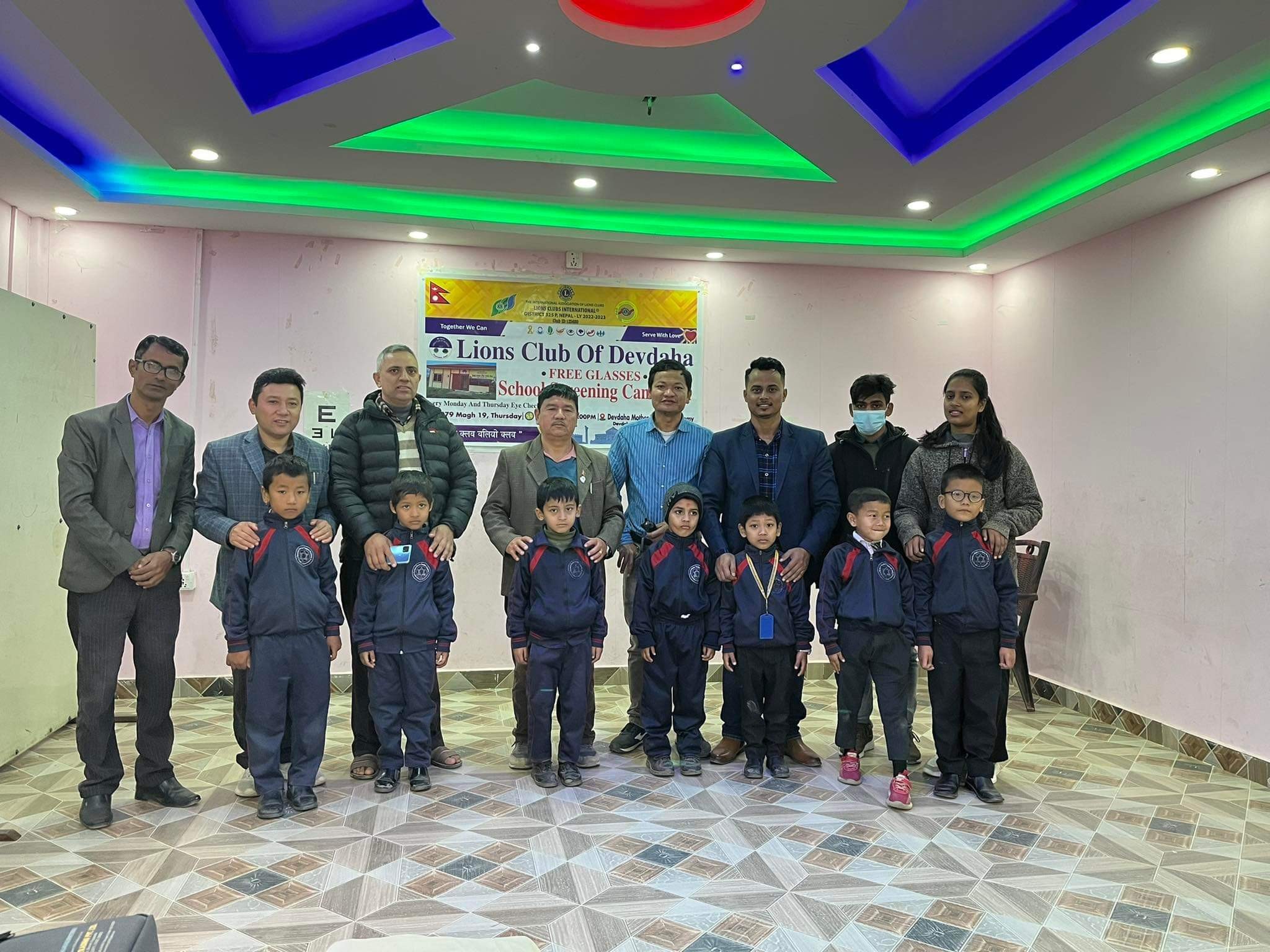 देवदह मदर टङ्स एकेडेमीमा विद्यार्थीहरुको आँखा परीक्षण