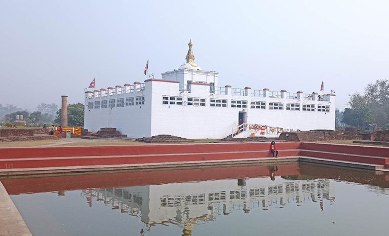 मायादेवी मन्दिरमा सुनको जलप लगाएको गजुर राखियो