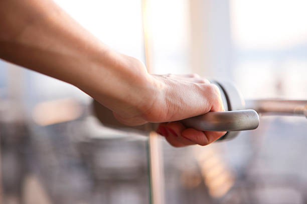 रिस उठ्दा किन ढोका ढ्याम्म लगाउँछौँ  ? विज्ञानले बतायो कारण !