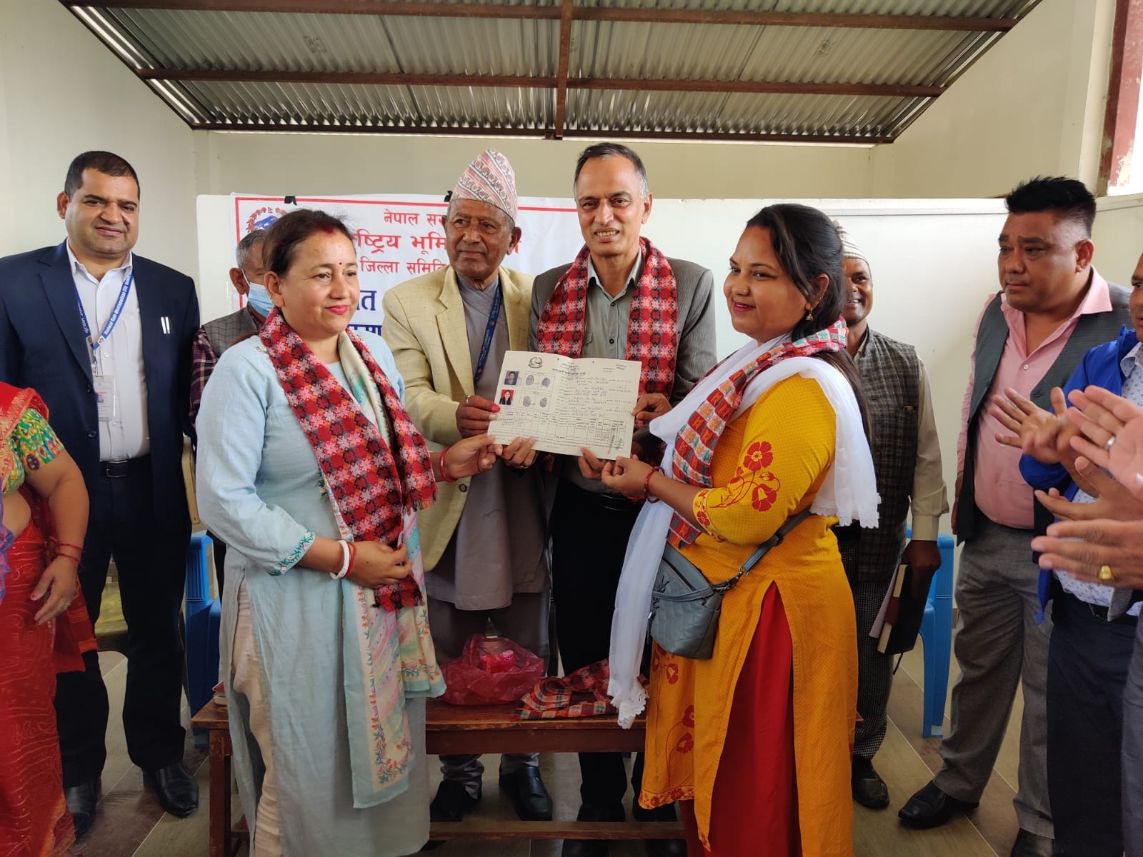 बुटवल ७ का अव्यवस्थित बसोबासीलाई लालपूर्जा वितरण