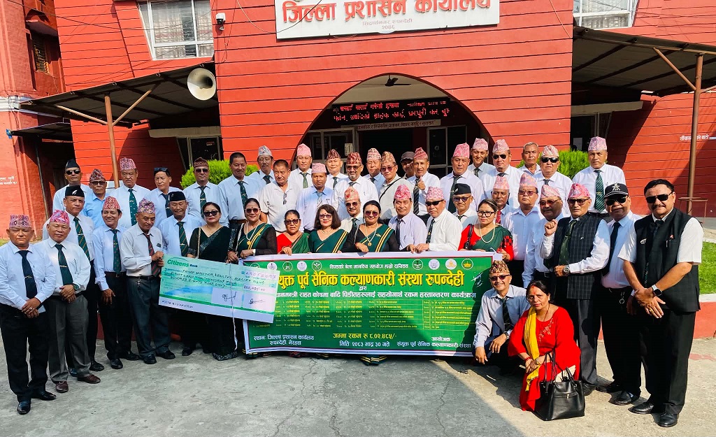 सयुक्त पुर्व सैनिक कल्याणकारी संस्था रुपन्देहीद्वारा बाढीपिडितकालागि  लाख रुपैया भन्दा बढी सहयोय