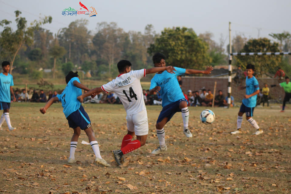 कञ्चनमा फुटवल प्रतियोगिताः आजको खेलमा साधना र बसन्तफुलवारी विजयी