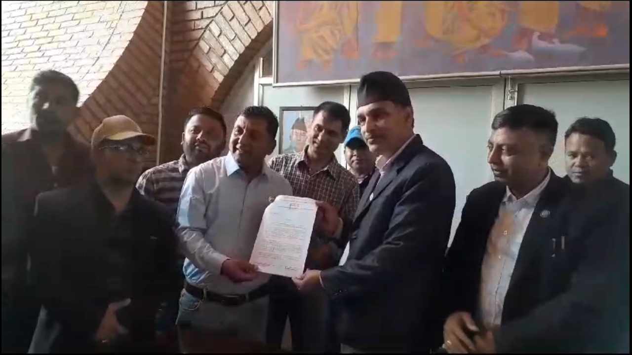 लुम्बिनी विकास कोष भित्र संचालित होटलहरु बन्द गराउन माग गर्दै ज्ञापन पत्र 