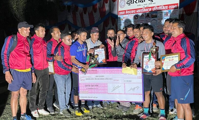 सैनामैना जिल्ला स्तरीय प्रथम मेयरकप ब्याडमिन्टन प्रतियोगिताको उपाधी मुर्गिया ब्याडमिन्टन क्लबलाई