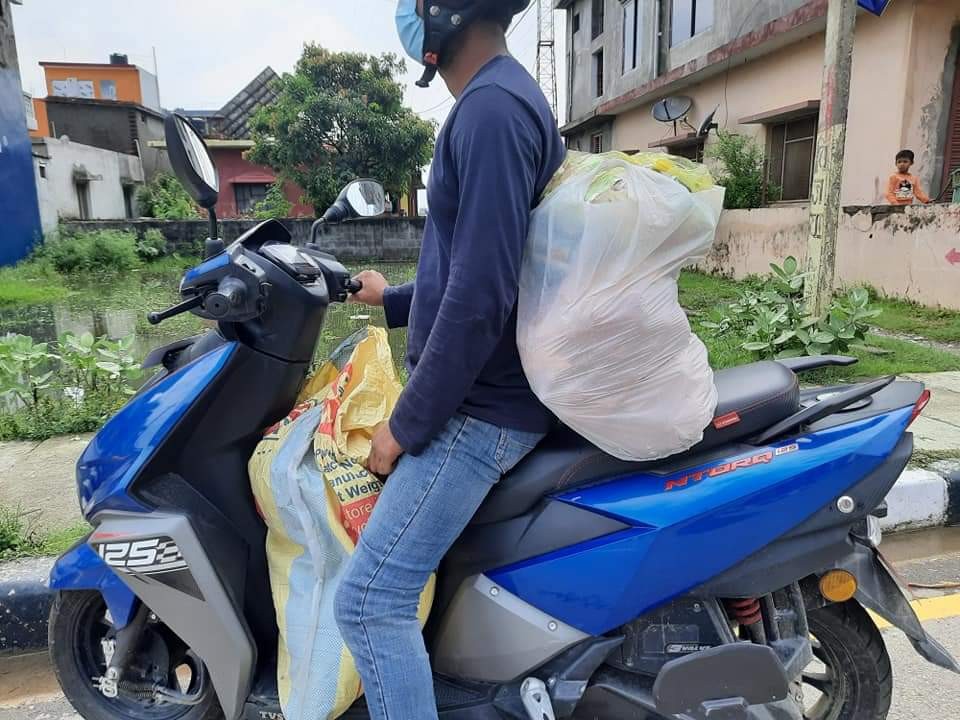 रुपन्देही युवा समूहद्धारा ३७ घर परिवारलाई राहत वितरण