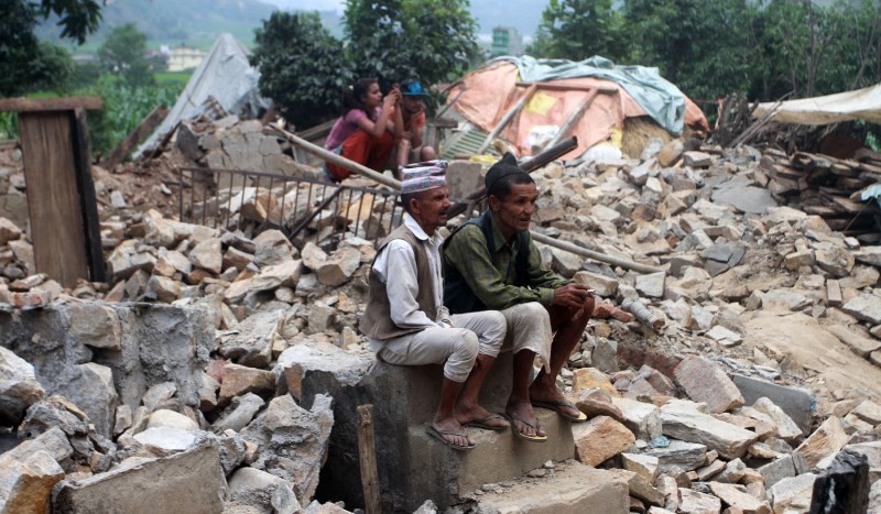 रसुवामा पहिराे पहिरोले घर पुरिँदा एक जनाको ज्यान गएको , तीन जना बेपत्ता