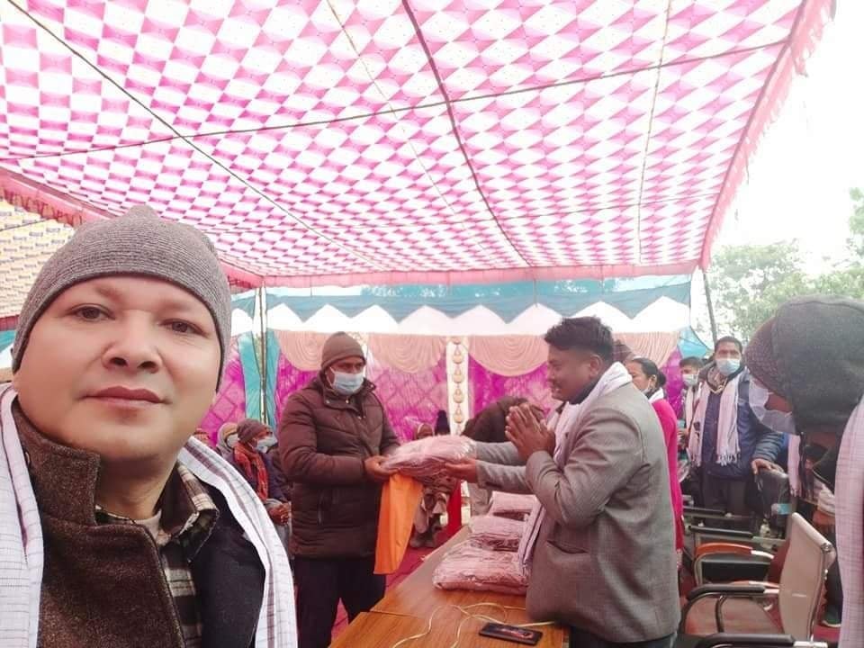 गैडहवामा जेष्ठ नागरिक र अपाङ्गता भएका व्यक्तिहरुलाई न्यानो कपडा बितरण