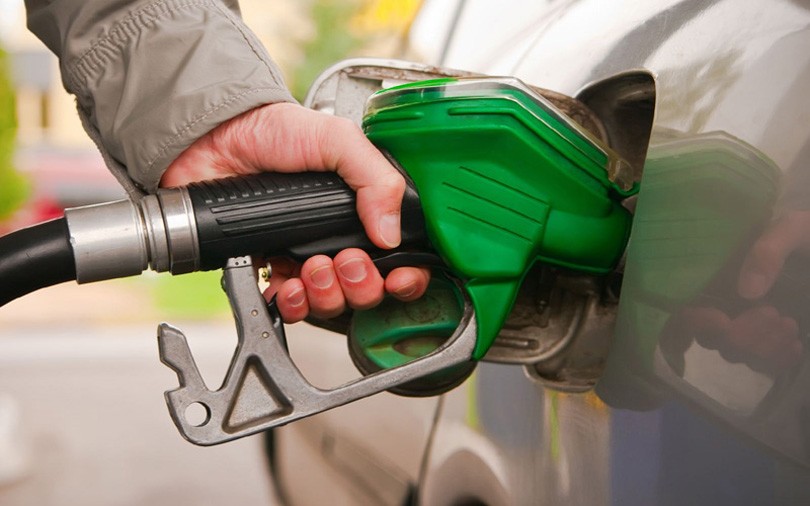 बङ्गलादेशमा पेट्रोलियम पदार्थको मूल्य एकैपटक ५१ प्रतिशत भन्दा धेरैले बढ्यो
