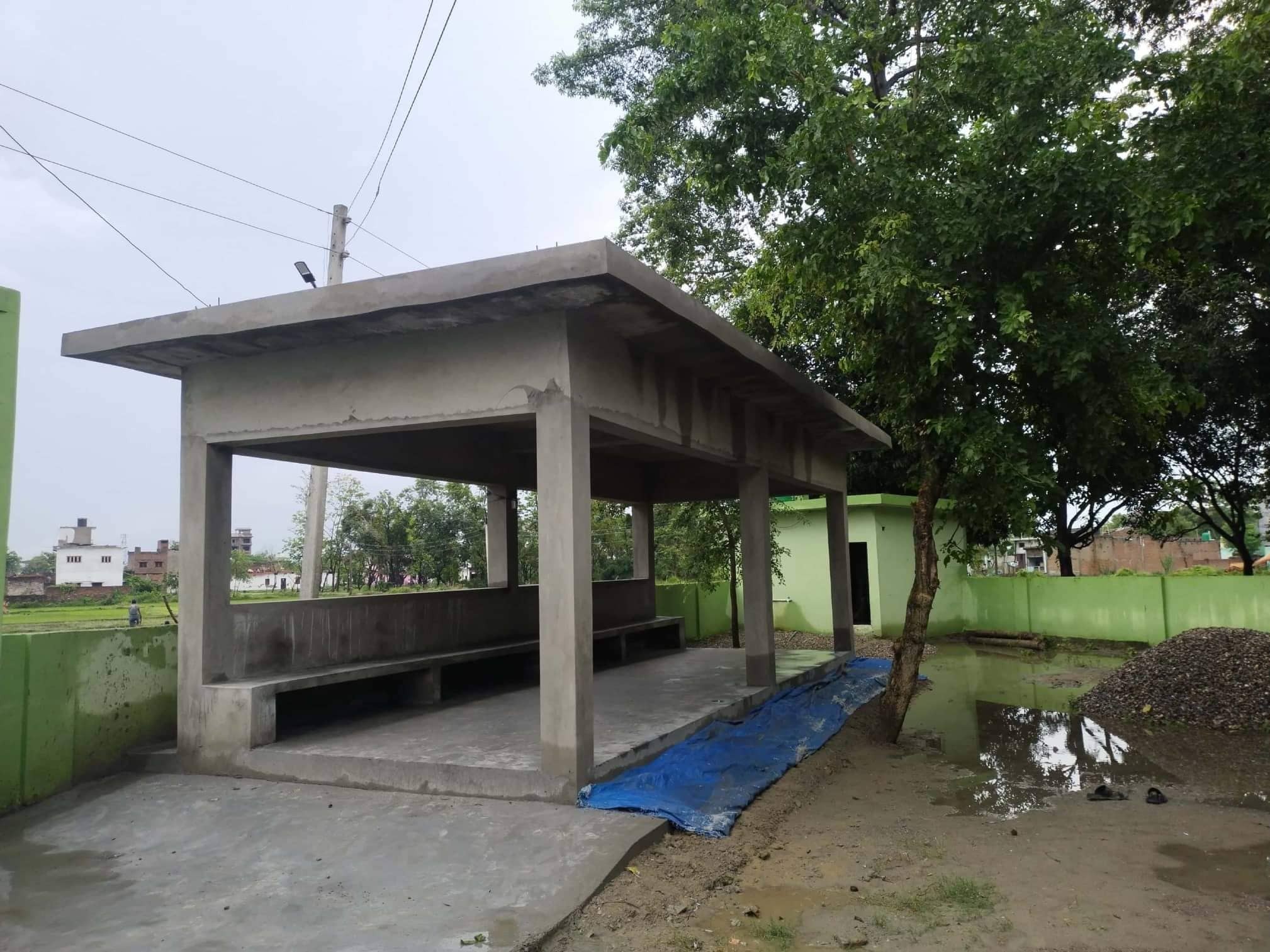 नगर प्रमुख शाहको पहलमा नइमिया कब्रिस्तान भित्र प्रतिक्षालय निर्माण