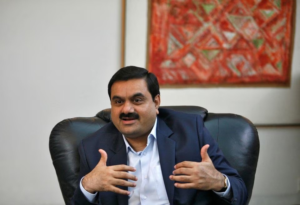 केही दिनमै विश्वको तेस्रो धनी व्यक्तिबाट आठौंमा झरे भारतका अडानी !