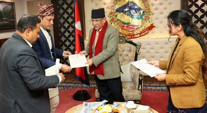 रास्वपाका मन्त्रीहरुद्धारा प्रधानमन्त्री प्रचण्ड समक्ष राजीनामा