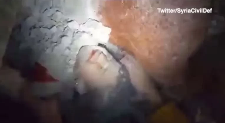 भूकम्पको झट्काले बच्चाको जन्म, शिशू जीवितै : आमासहित परिवारको मृत्यु