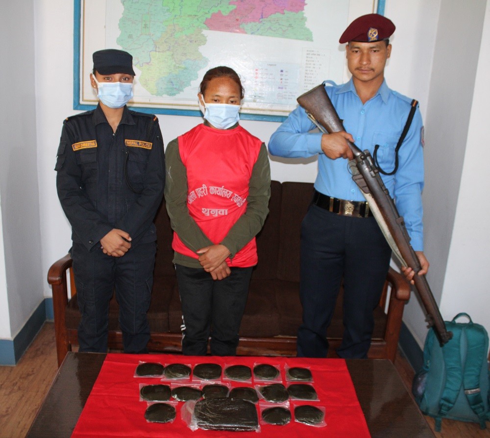 साढे २ किलो चरेससहित रुपन्देहीबाट एक महिला पक्राउ