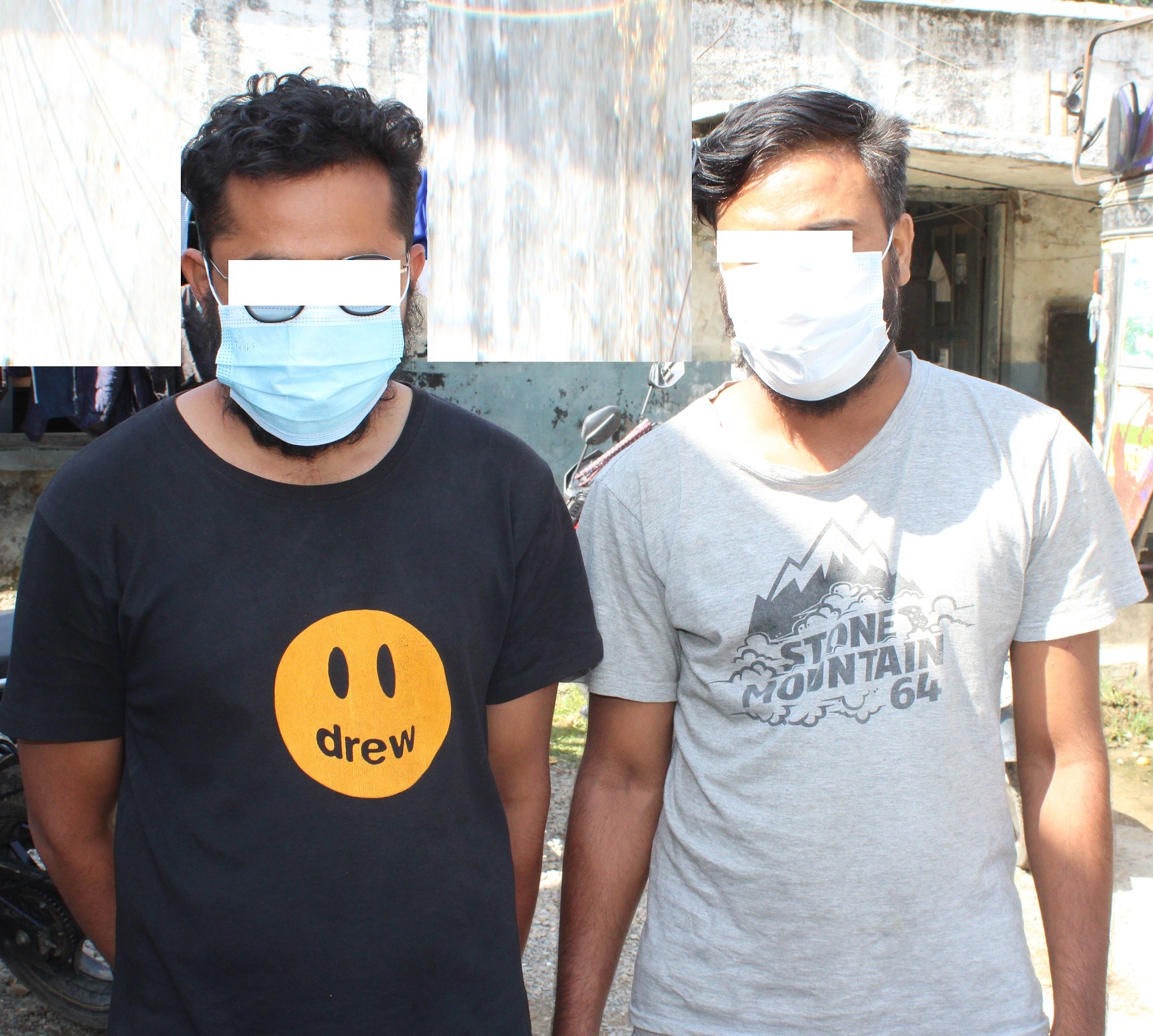 राजश्व छलि नक्कली स्टिकर तथा नक्कली मदिरा बनाई बिक्री बितरण गर्ने ब्यक्तीहरु पक्राउ