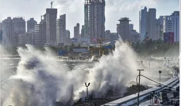 चक्रवात बिपरजोयको प्रभाव मुम्बइमा पनि, हवाई उडान प्रभावित