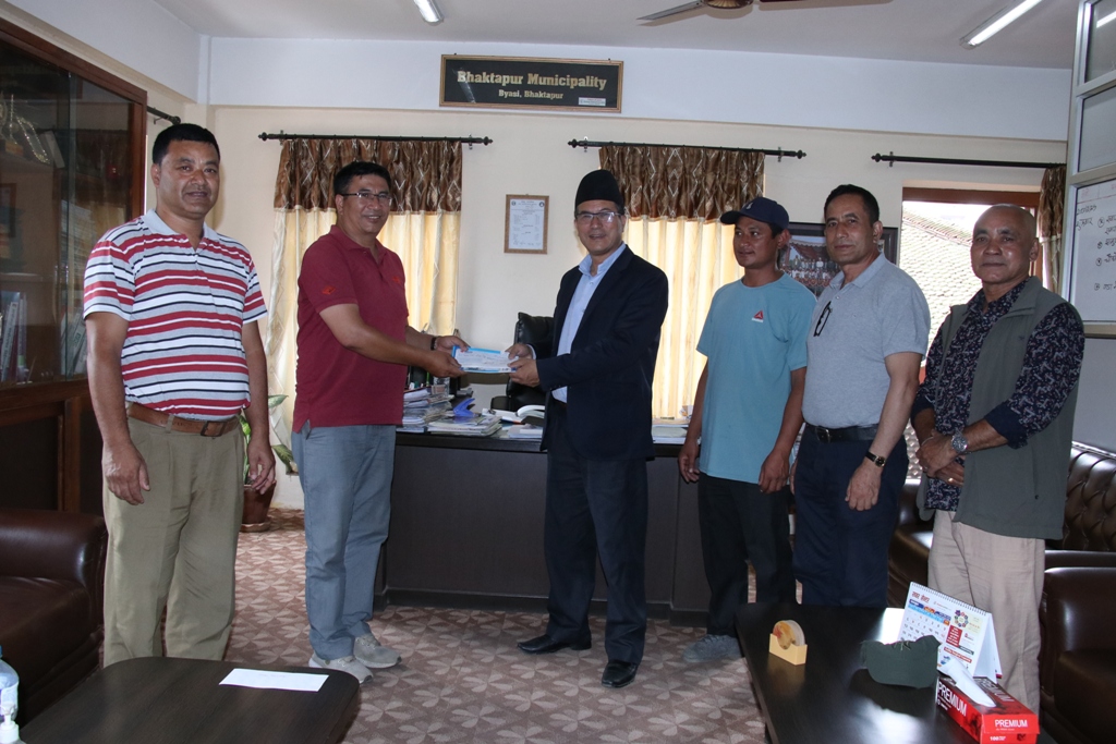 सहकारी संस्थाको सामुदायिक विकास कोषको रकम भक्तपुर नगरपालिकालाई हस्तान्तरण