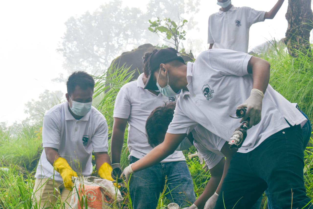 सामाजिक अभियान्ताहरुको समूह कोव्रा गायजद्वारा नुवाकोटमा सरसफाई 