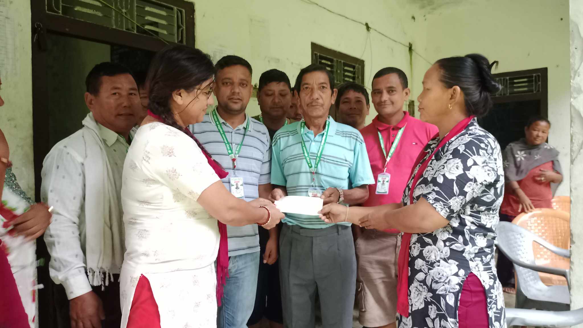 धमिनाताल सामुदायिक बन उपभोक्ता समूहले गर्यो बन हेरालुलाई आर्थिक सहयोग