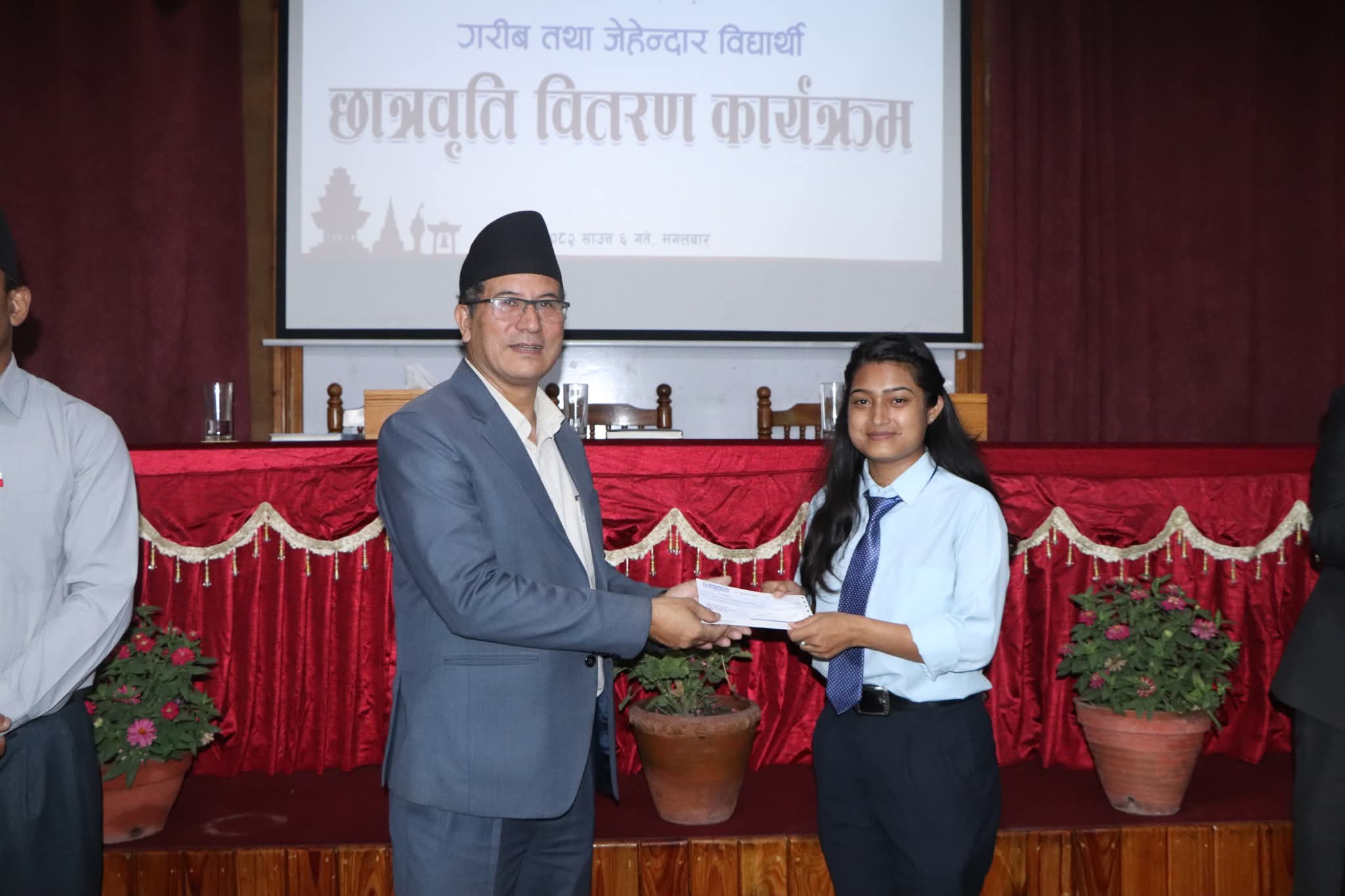 ख्वप इन्जिनियरिङ कलेजका ९३ जना विद्यार्थीलाई रु. ४४ लाख २८ हजार बराबरको छात्रवृत्ति रकम वितरण