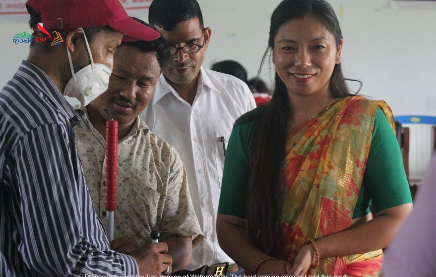कञ्चनमा अपांगता भएकाहरुलाई सहायक सामग्री वितरण