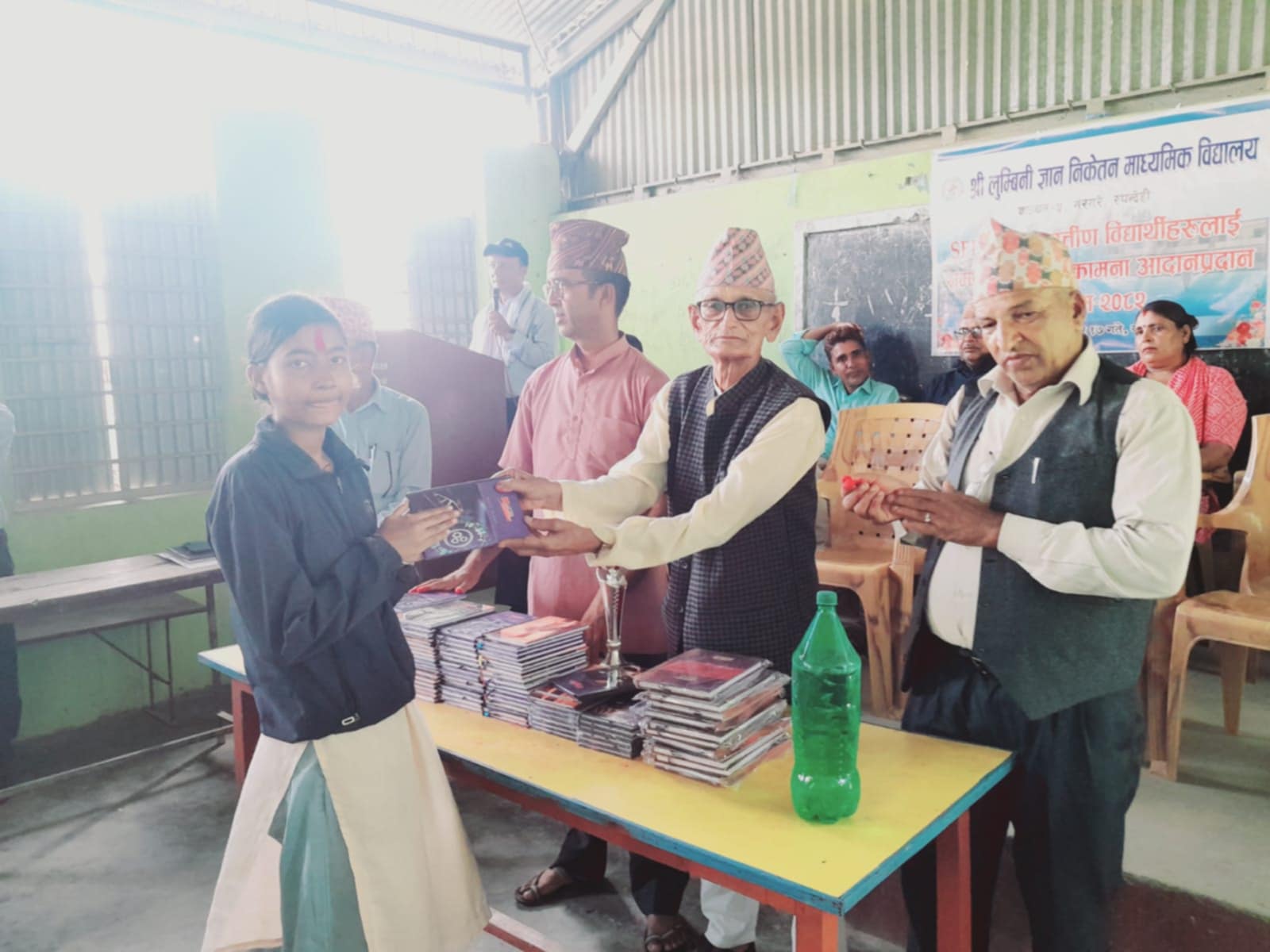 लुम्बिनी ज्ञाननिकेतनले गर्यो एस ई ई उत्तिर्ण विद्यार्थीहरुलाई सम्मान