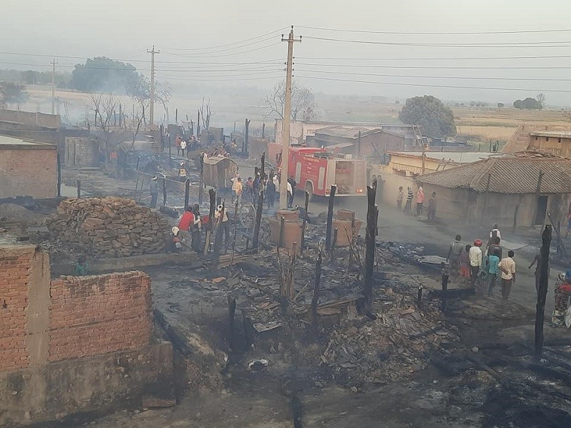 बाँकेको नरैनापुरमा भएको आगलागीमा १२० भन्दा धेरै घरगोठ जलेर नष्ट