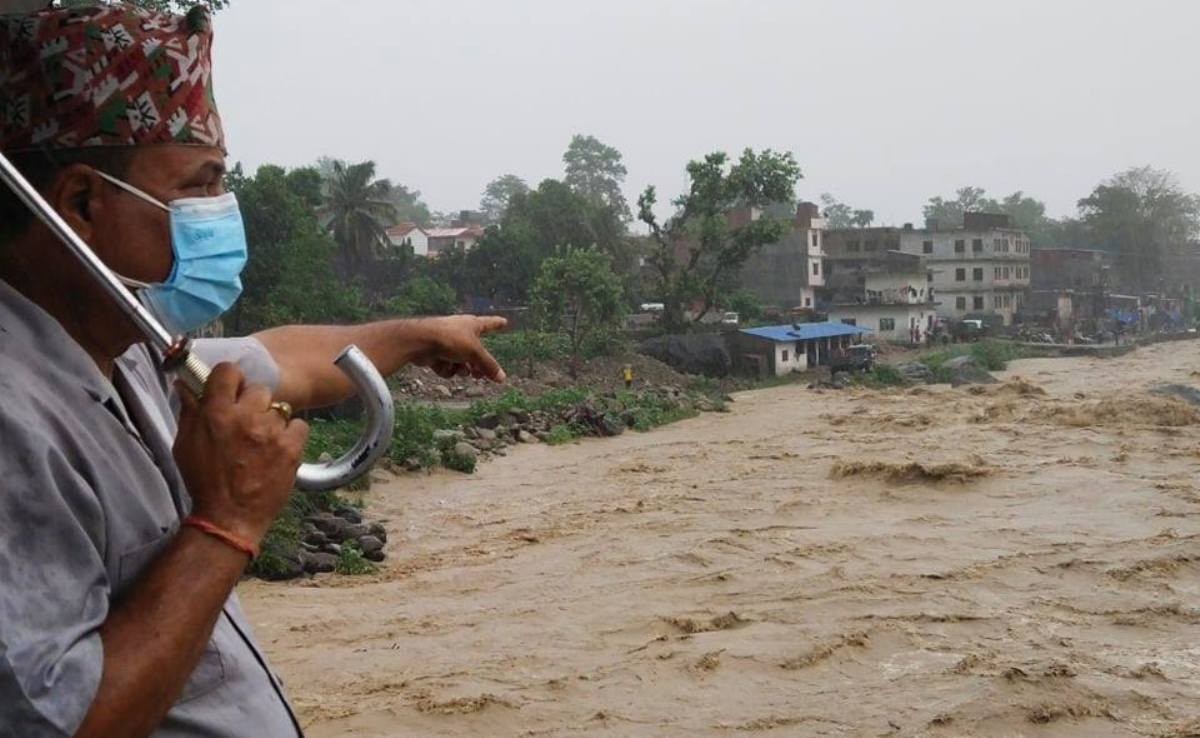 तिनाउ नदीमा पानीको बहाव उच्च, किनारका बस्तीमा जोखिम बढ्दो