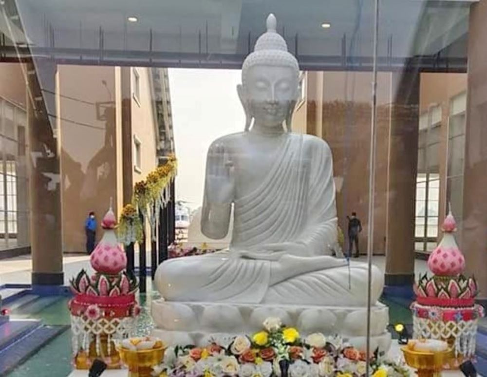 भैरहवास्थित विमानस्थलमा राखियो महाकरुणा बुद्धमूर्ति