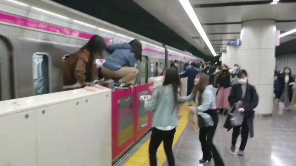 जापानमा रेलवे स्टेशनमा छुरा प्रहार हुँदा १७ जना घाइते