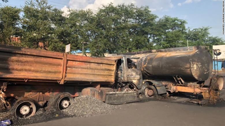 सियरा लिओनमा इन्धन बोकेको ट्याङ्कर दुर्घटना हुँदा कम्तिमा ९८ जनाको मृत्यु