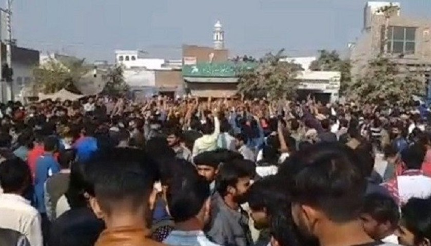 पाकिस्तान : ईश्वरको निन्दा गरेको भन्दै श्रीलंकन नागरिकलाई कुटेर मारियो !