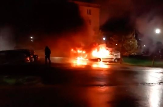 फ्रान्समा नयाँ वर्षको अवसरमा ८ सय ७२ वटा कार जलाइयो