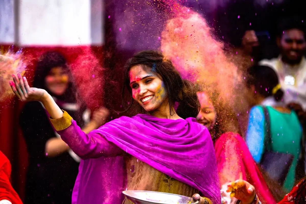 आज तराईका क्षेत्रमा होली पर्व भब्यताका साथ मनाईयो