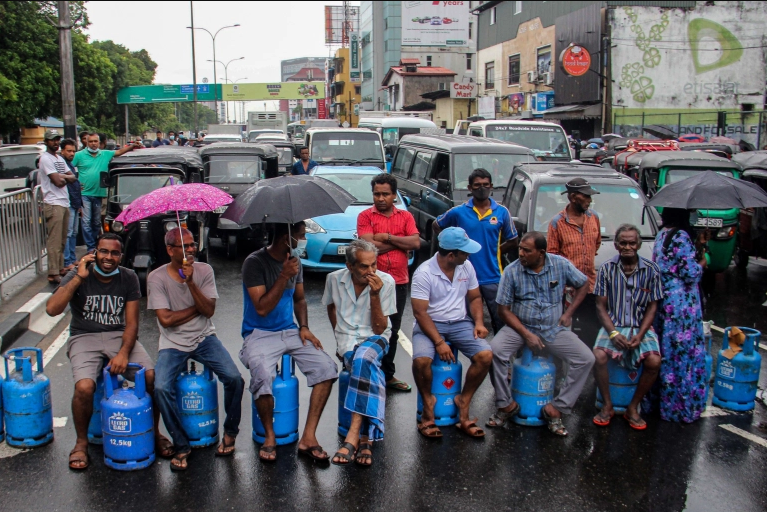 श्रीलङ्कामा आर्थिक सङ्कट कायमै, ३०० भन्दा बढी वस्तुमा आयात प्रतिबन्ध