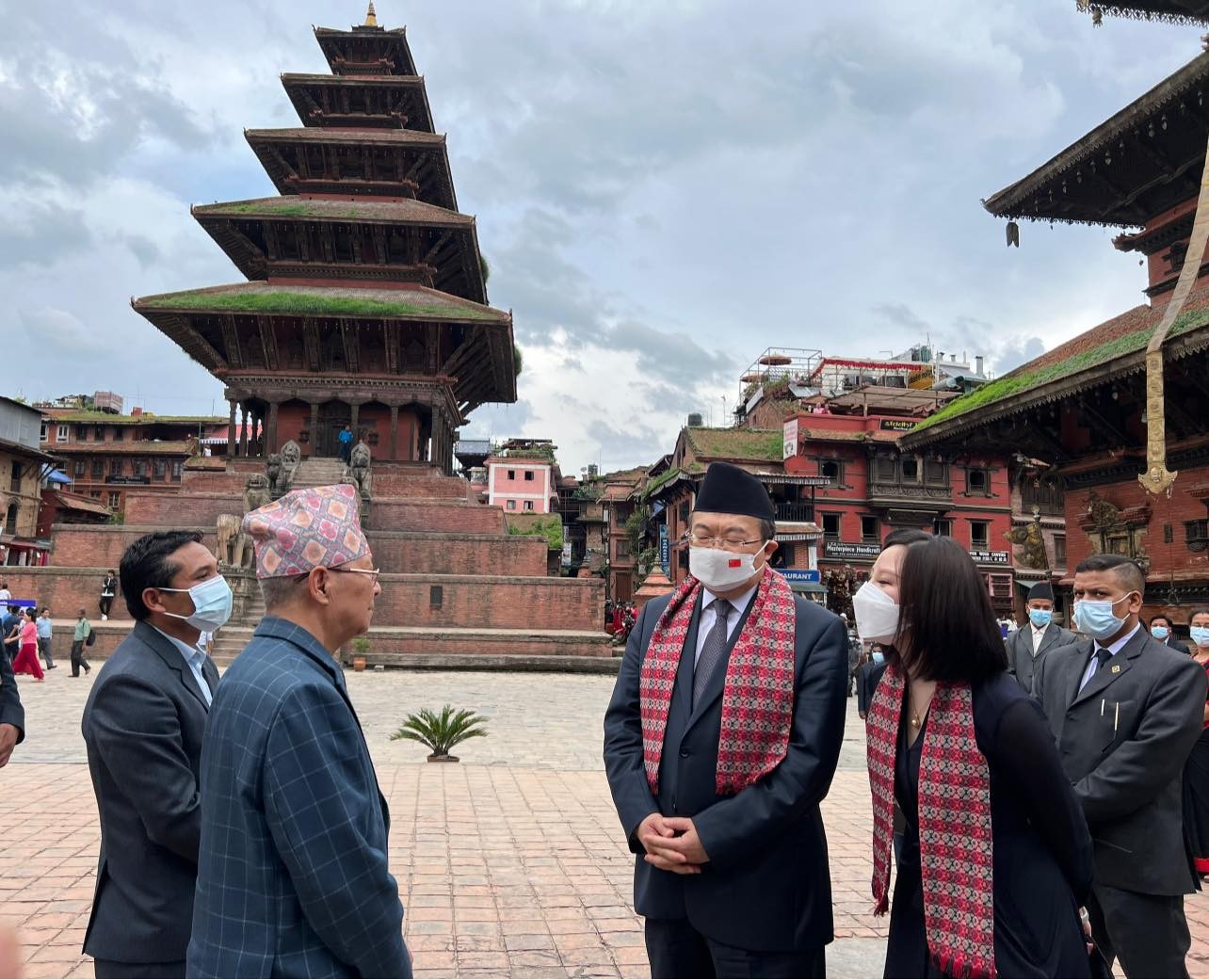 नेमकिपाका नेता रोहितसंग अन्तिम भेट गरी स्वदेश फर्कियो चिनिया नेताको भ्रमण टोली